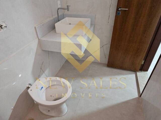 Sobrado para Venda em Goiânia - 4