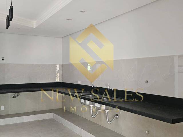 Sobrado para Venda em Goiânia - 5