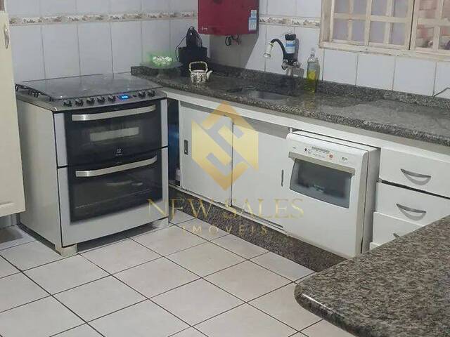 Sobrado para Venda em Goiânia - 4