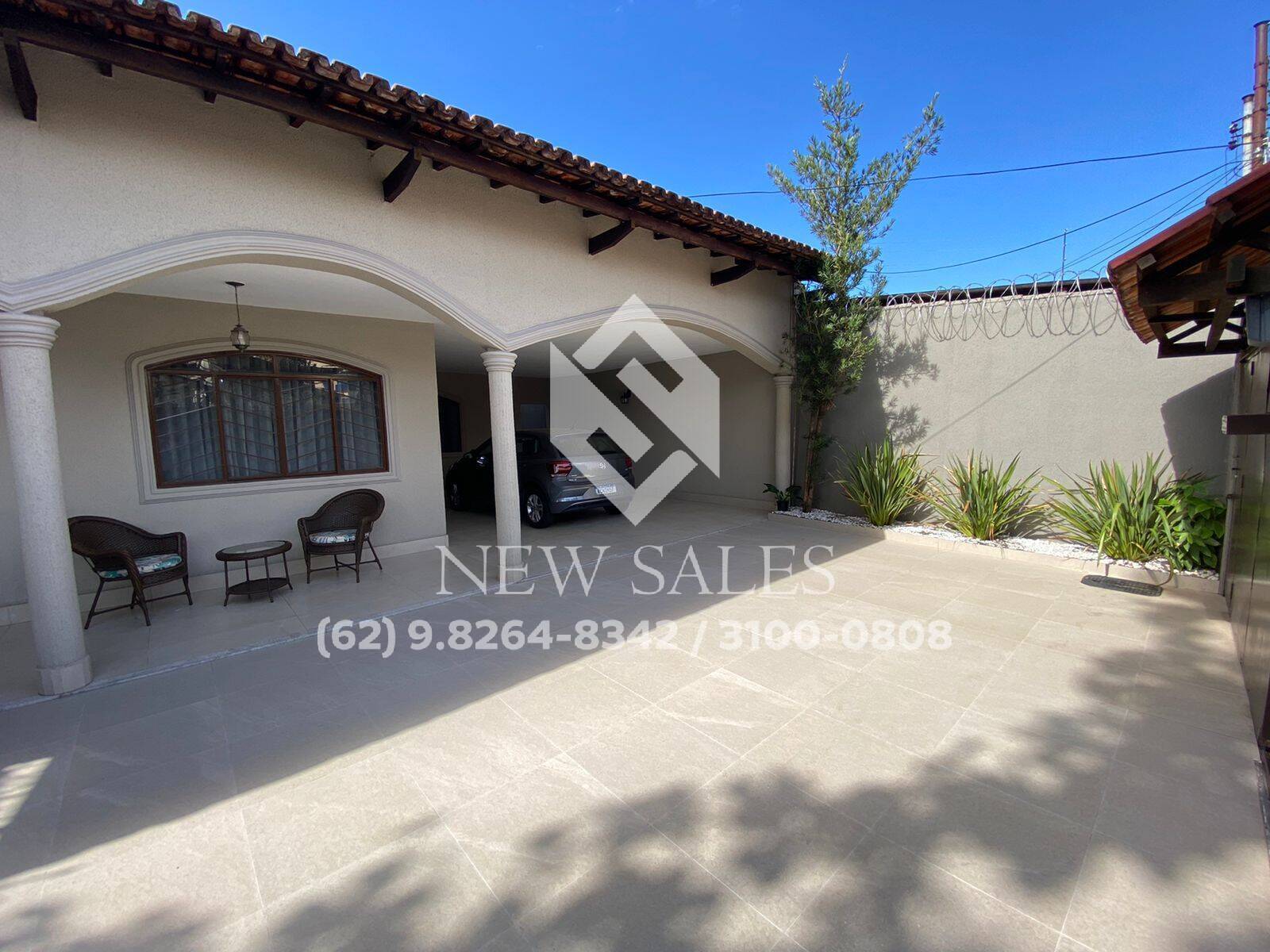 Casa à venda com 3 quartos, 360m² - Foto 1